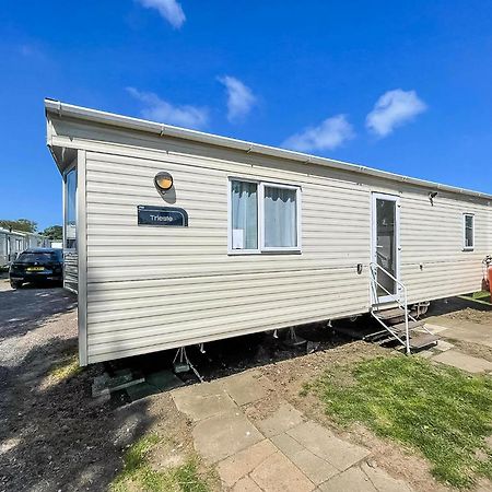 Lovely 4 Berth Holiday Home At Felixstowe Beach Holiday Park Ref 55008Yc ภายนอก รูปภาพ