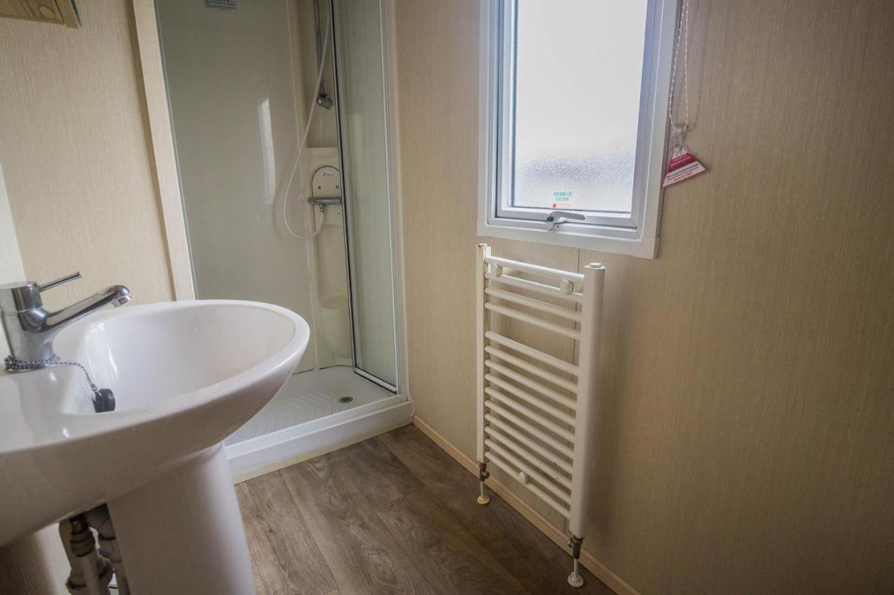 Lovely 4 Berth Holiday Home At Felixstowe Beach Holiday Park Ref 55008Yc ภายนอก รูปภาพ